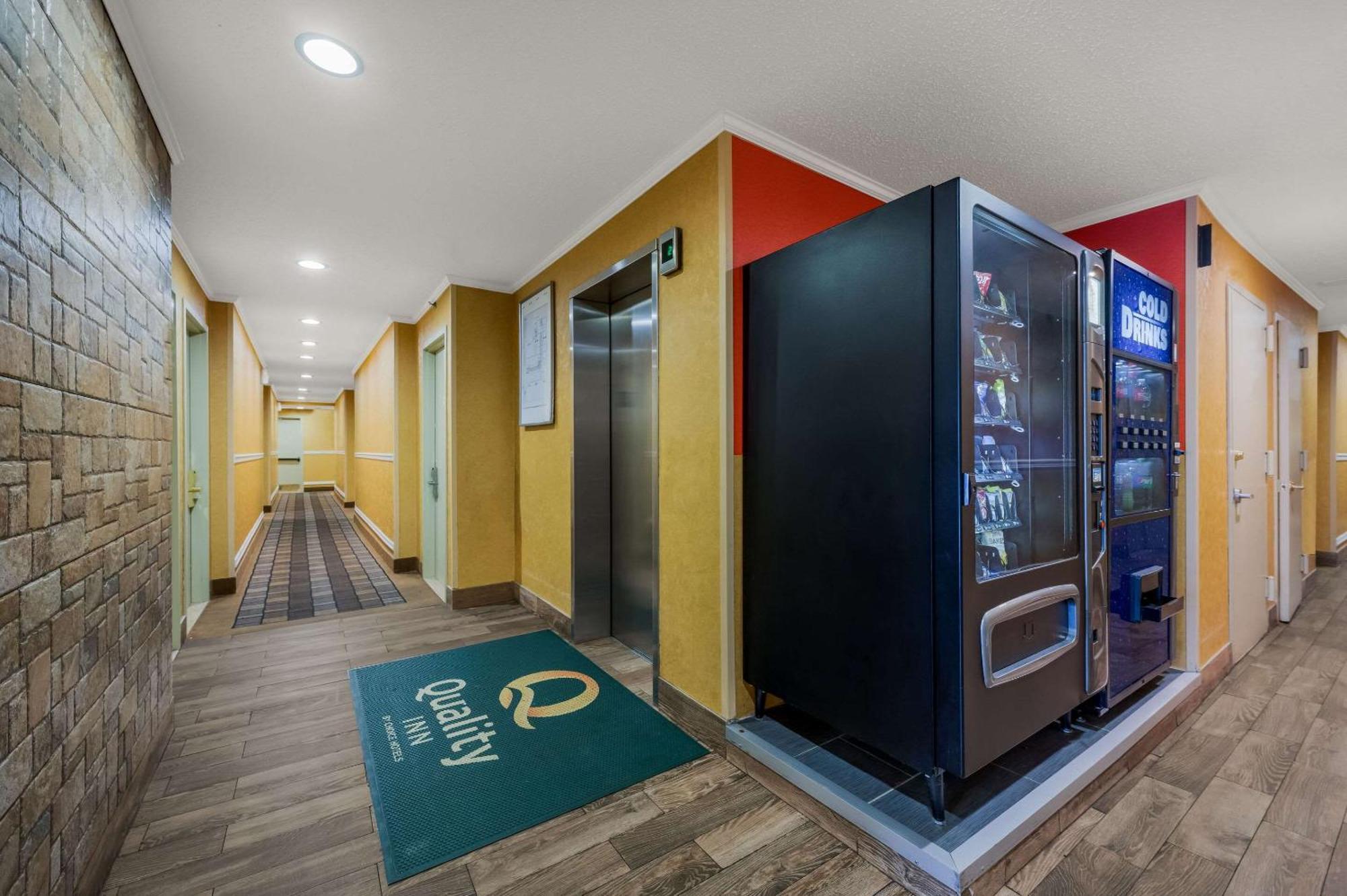Quality Inn Jfk Airport Rockaway Blvd New York Eksteriør bilde